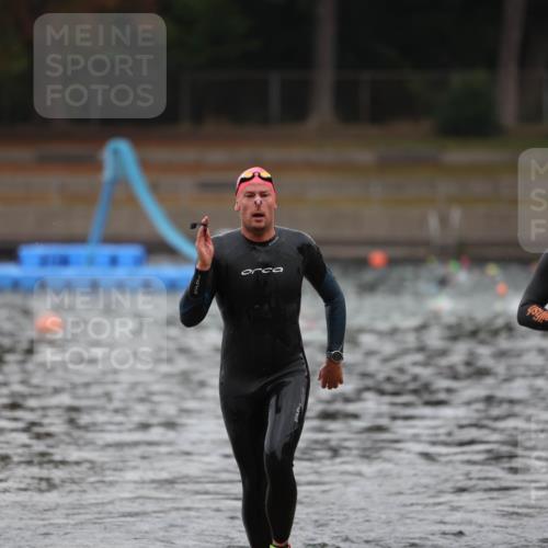 14.09.2025 - Stadtparktriathlon Michael Strokosch http://msf.ph/oto/8865270 14.09.2025 09:02:18 Schwimmen 380, 419 meine-sportfotos.de