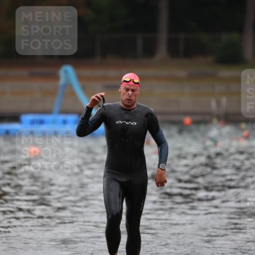 14.09.2025 - Stadtparktriathlon Michael Strokosch http://msf.ph/oto/8865271 14.09.2025 09:02:18 Schwimmen 380, 419 meine-sportfotos.de