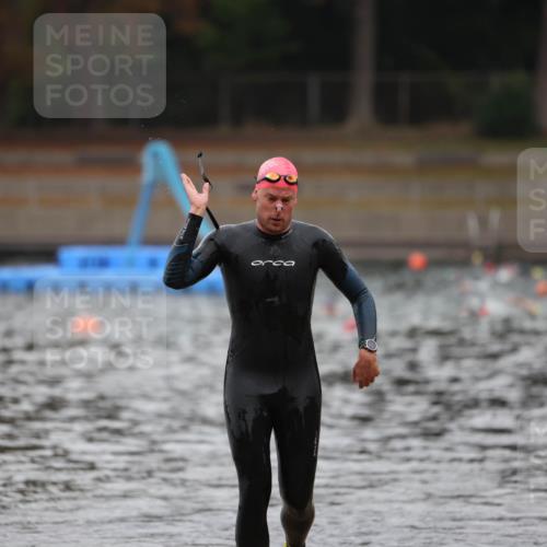 14.09.2025 - Stadtparktriathlon Michael Strokosch http://msf.ph/oto/8865272 14.09.2025 09:02:18 Schwimmen 380, 419 meine-sportfotos.de