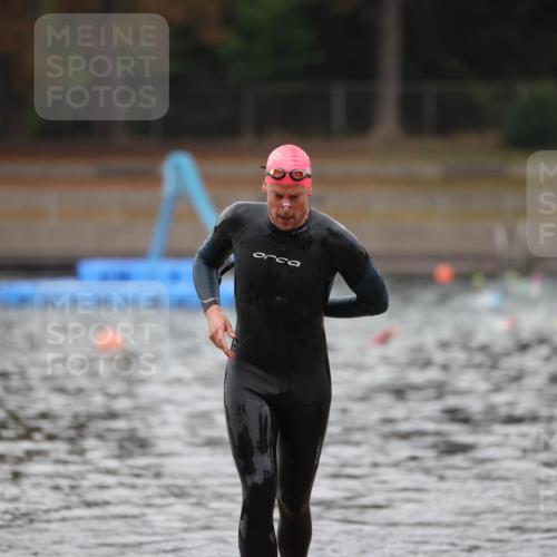 14.09.2025 - Stadtparktriathlon Michael Strokosch http://msf.ph/oto/8865275 14.09.2025 09:02:19 Schwimmen 380, 419 meine-sportfotos.de