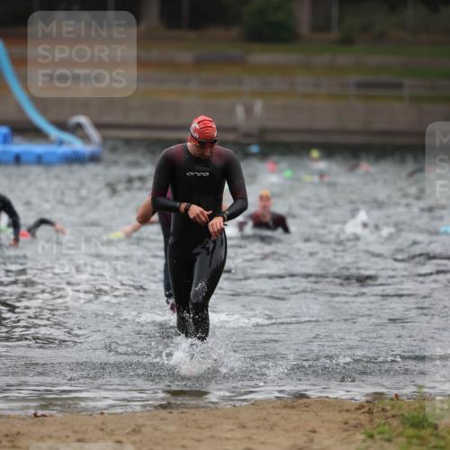 14.09.2025 - Stadtparktriathlon Michael Strokosch http://msf.ph/oto/8865294 14.09.2025 09:02:54 Schwimmen 401, 425 meine-sportfotos.de