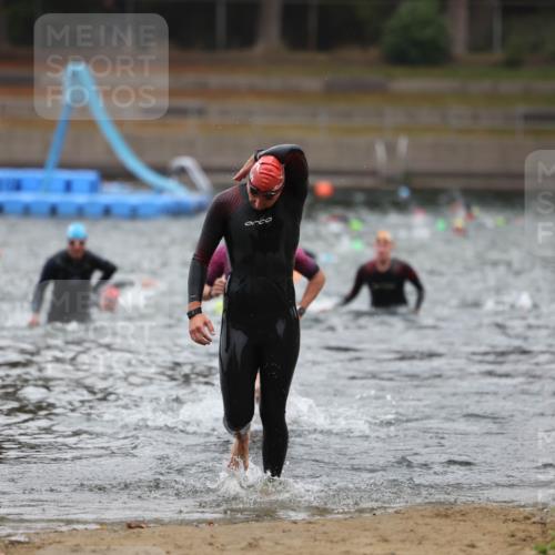 14.09.2025 - Stadtparktriathlon Michael Strokosch http://msf.ph/oto/8865297 14.09.2025 09:02:55 Schwimmen 401, 425 meine-sportfotos.de