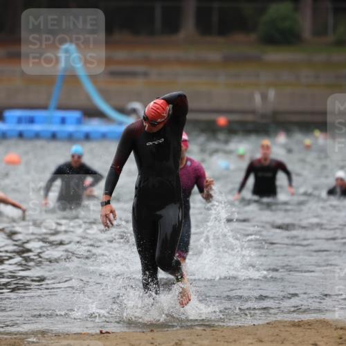 14.09.2025 - Stadtparktriathlon Michael Strokosch http://msf.ph/oto/8865299 14.09.2025 09:02:55 Schwimmen 401, 425 meine-sportfotos.de