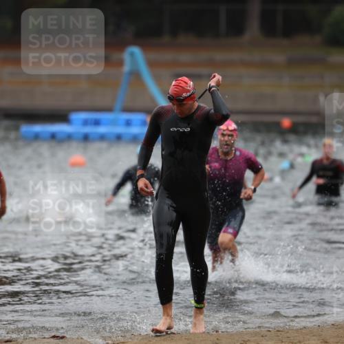 14.09.2025 - Stadtparktriathlon Michael Strokosch http://msf.ph/oto/8865300 14.09.2025 09:02:55 Schwimmen 401, 425 meine-sportfotos.de