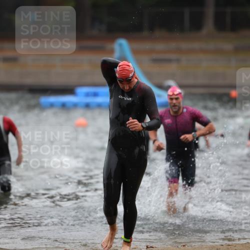 14.09.2025 - Stadtparktriathlon Michael Strokosch http://msf.ph/oto/8865303 14.09.2025 09:02:56 Schwimmen 393, 401, 425 meine-sportfotos.de