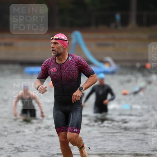 14.09.2025 - Stadtparktriathlon Michael Strokosch http://msf.ph/oto/8865317 14.09.2025 09:02:59 Schwimmen 393, 401, 425 meine-sportfotos.de
