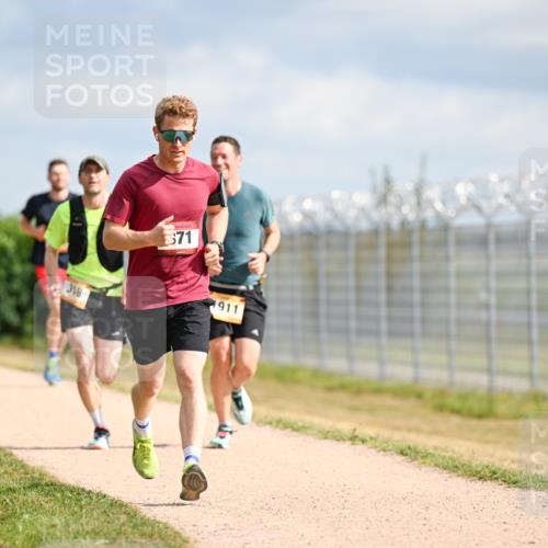 14.09.2025 - Airport Race Dr. Thomas Lammeyer http://msf.ph/oto/8865338 14.09.2025 12:05:47 Laufen 318, 371, 911 meine-sportfotos.de