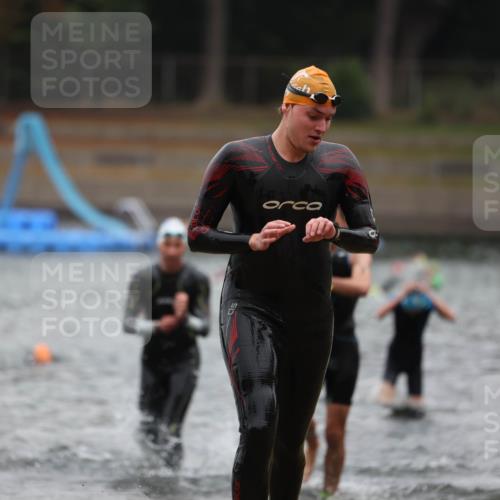 14.09.2025 - Stadtparktriathlon Michael Strokosch http://msf.ph/oto/8865350 14.09.2025 09:03:11 Schwimmen 382, 389, 392, 393, 400, 410, 418, 437 meine-sportfotos.de