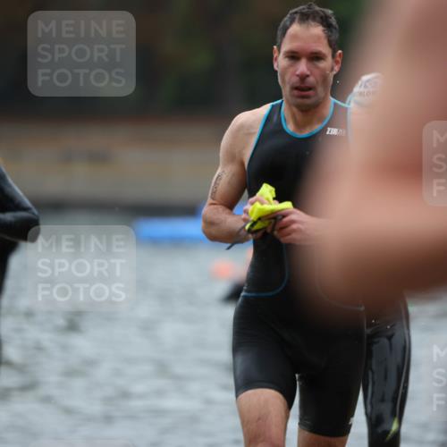 14.09.2025 - Stadtparktriathlon Michael Strokosch http://msf.ph/oto/8865367 14.09.2025 09:03:16 Schwimmen 382, 389, 392, 400, 410, 418, 430, 437 meine-sportfotos.de