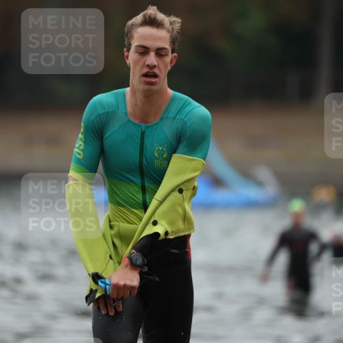 14.09.2025 - Stadtparktriathlon Michael Strokosch http://msf.ph/oto/8865418 14.09.2025 09:03:31 Schwimmen 387, 434 meine-sportfotos.de