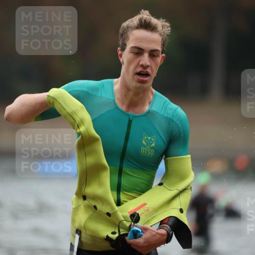 14.09.2025 - Stadtparktriathlon Michael Strokosch http://msf.ph/oto/8865421 14.09.2025 09:03:31 Schwimmen 387, 434 meine-sportfotos.de