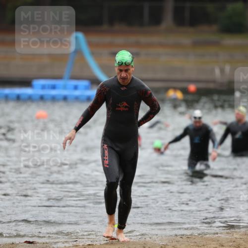 14.09.2025 - Stadtparktriathlon Michael Strokosch http://msf.ph/oto/8865427 14.09.2025 09:03:40 Schwimmen 381, 391 meine-sportfotos.de