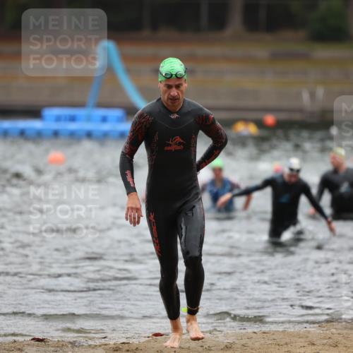14.09.2025 - Stadtparktriathlon Michael Strokosch http://msf.ph/oto/8865429 14.09.2025 09:03:41 Schwimmen 381, 391 meine-sportfotos.de