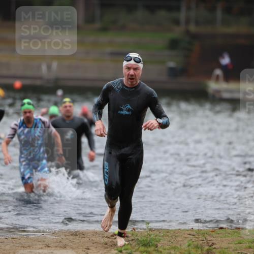 14.09.2025 - Stadtparktriathlon Michael Strokosch http://msf.ph/oto/8865454 14.09.2025 09:03:49 Schwimmen 383, 391, 406 meine-sportfotos.de