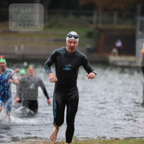 14.09.2025 - Stadtparktriathlon Michael Strokosch http://msf.ph/oto/8865457 14.09.2025 09:03:50 Schwimmen 383, 391, 406 meine-sportfotos.de