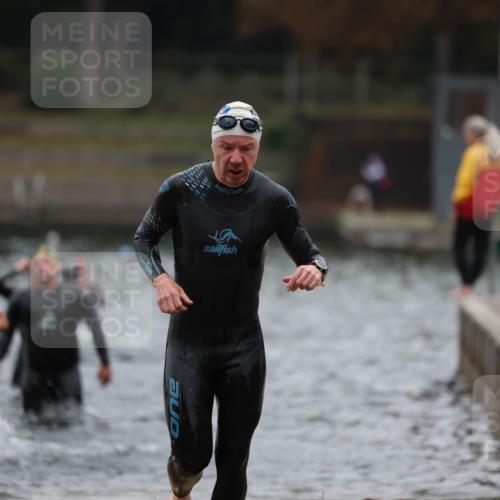14.09.2025 - Stadtparktriathlon Michael Strokosch http://msf.ph/oto/8865460 14.09.2025 09:03:50 Schwimmen 383, 391, 406 meine-sportfotos.de