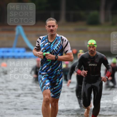 14.09.2025 - Stadtparktriathlon Michael Strokosch http://msf.ph/oto/8865478 14.09.2025 09:03:55 Schwimmen 379, 383, 391, 406, 421 meine-sportfotos.de