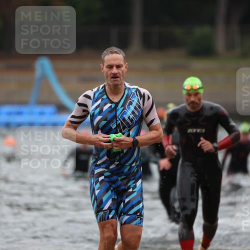 14.09.2025 - Stadtparktriathlon Michael Strokosch http://msf.ph/oto/8865482 14.09.2025 09:03:55 Schwimmen 379, 383, 391, 406, 421 meine-sportfotos.de