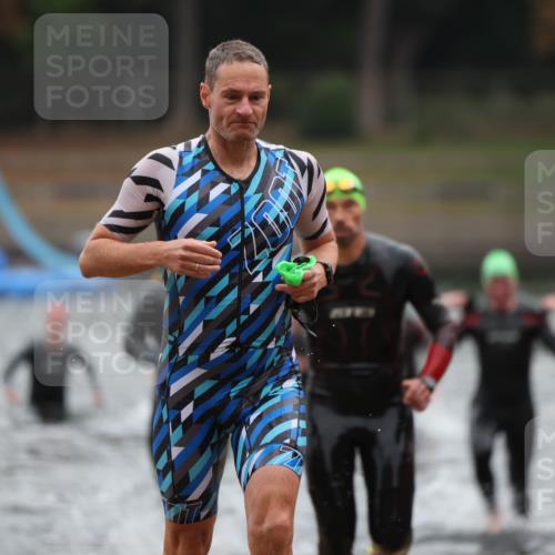 14.09.2025 - Stadtparktriathlon Michael Strokosch http://msf.ph/oto/8865487 14.09.2025 09:03:56 Schwimmen 379, 383, 391, 406, 421 meine-sportfotos.de
