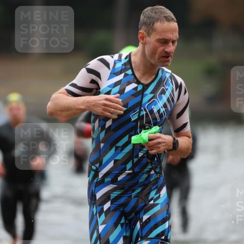 14.09.2025 - Stadtparktriathlon Michael Strokosch http://msf.ph/oto/8865490 14.09.2025 09:03:57 Schwimmen 379, 383, 406, 421 meine-sportfotos.de