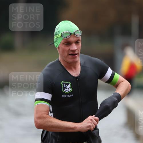 14.09.2025 - Stadtparktriathlon Michael Strokosch http://msf.ph/oto/8865512 14.09.2025 09:04:04 Schwimmen 379, 395, 398, 420, 421, 423 meine-sportfotos.de
