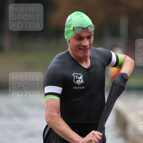 14.09.2025 - Stadtparktriathlon Michael Strokosch http://msf.ph/oto/8865513 14.09.2025 09:04:04 Schwimmen 379, 395, 398, 420, 421, 423 meine-sportfotos.de