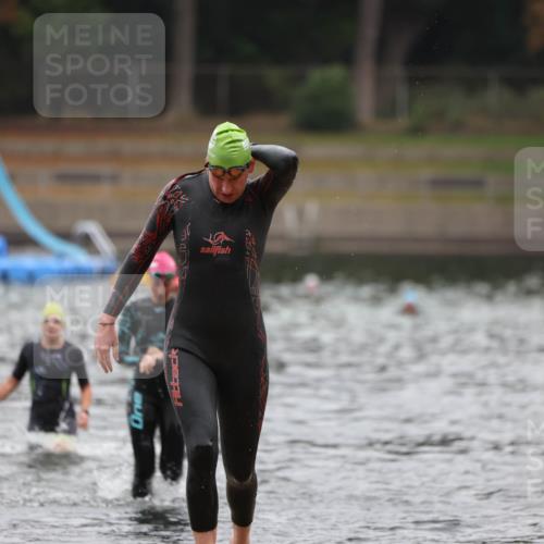 14.09.2025 - Stadtparktriathlon Michael Strokosch http://msf.ph/oto/8865516 14.09.2025 09:04:06 Schwimmen 379, 395, 398, 399, 420, 421, 423 meine-sportfotos.de