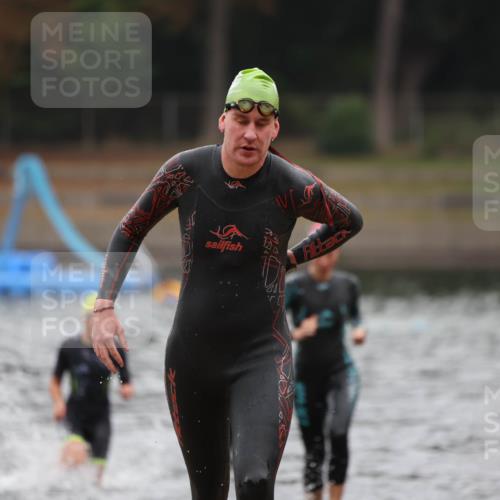 14.09.2025 - Stadtparktriathlon Michael Strokosch http://msf.ph/oto/8865529 14.09.2025 09:04:09 Schwimmen 395, 398, 399, 420, 423 meine-sportfotos.de