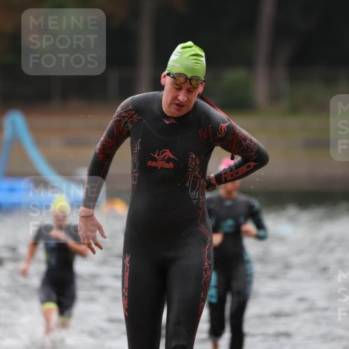 14.09.2025 - Stadtparktriathlon Michael Strokosch http://msf.ph/oto/8865530 14.09.2025 09:04:09 Schwimmen 395, 398, 399, 420, 423 meine-sportfotos.de