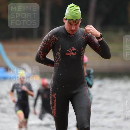 14.09.2025 - Stadtparktriathlon Michael Strokosch http://msf.ph/oto/8865535 14.09.2025 09:04:10 Schwimmen 395, 398, 399, 420, 423 meine-sportfotos.de