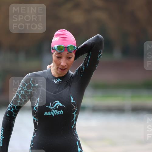 14.09.2025 - Stadtparktriathlon Michael Strokosch http://msf.ph/oto/8865555 14.09.2025 09:04:15 Schwimmen 395, 398, 399, 420, 423 meine-sportfotos.de
