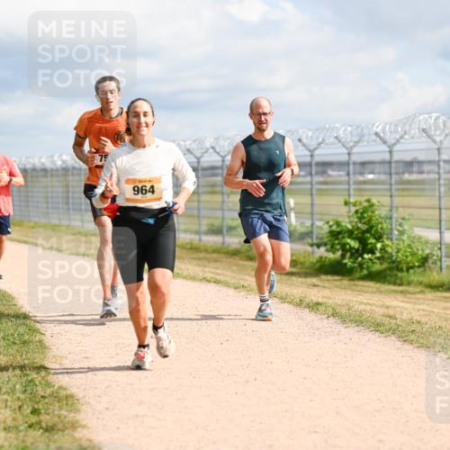 14.09.2025 - Airport Race Dr. Thomas Lammeyer http://msf.ph/oto/8865560 14.09.2025 12:06:02 Laufen 75, 42, 964 meine-sportfotos.de