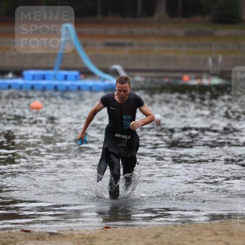 14.09.2025 - Stadtparktriathlon Michael Strokosch http://msf.ph/oto/8865570 14.09.2025 09:04:53 Schwimmen 432 meine-sportfotos.de
