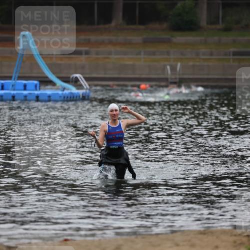14.09.2025 - Stadtparktriathlon Michael Strokosch http://msf.ph/oto/8865604 14.09.2025 09:05:13 Schwimmen 415 meine-sportfotos.de