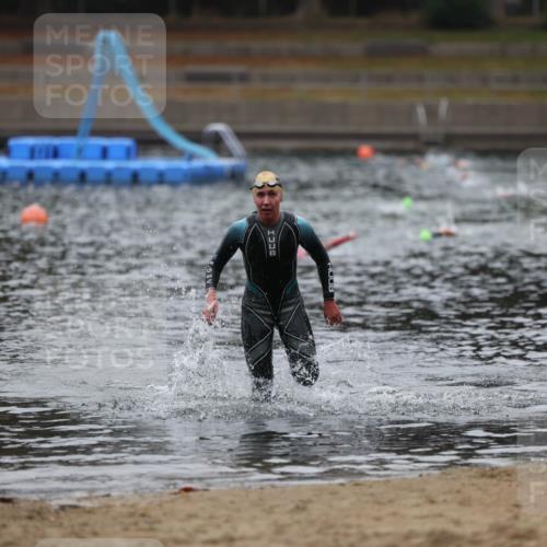 14.09.2025 - Stadtparktriathlon Michael Strokosch http://msf.ph/oto/8865649 14.09.2025 09:10:27 Schwimmen 473 meine-sportfotos.de