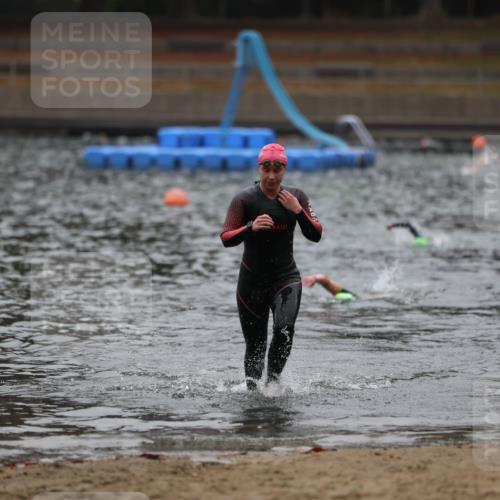 14.09.2025 - Stadtparktriathlon Michael Strokosch http://msf.ph/oto/8865682 14.09.2025 09:10:48 Schwimmen 484 meine-sportfotos.de