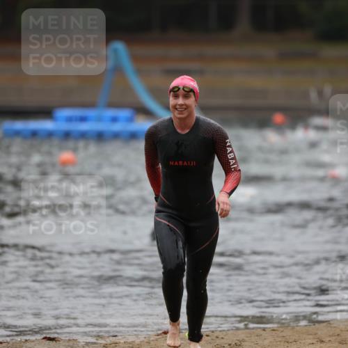 14.09.2025 - Stadtparktriathlon Michael Strokosch http://msf.ph/oto/8865692 14.09.2025 09:10:51 Schwimmen 484, 488 meine-sportfotos.de