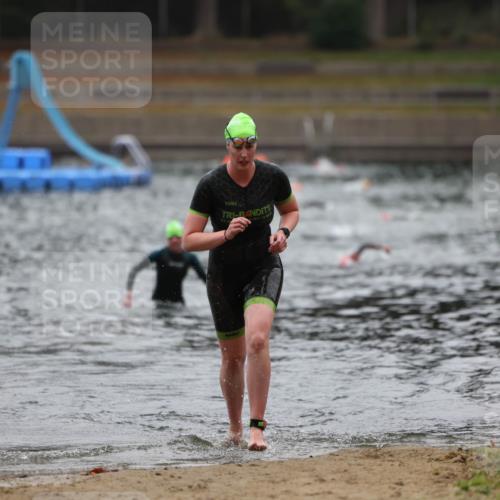 14.09.2025 - Stadtparktriathlon Michael Strokosch http://msf.ph/oto/8865713 14.09.2025 09:10:57 Schwimmen 484, 487, 488 meine-sportfotos.de