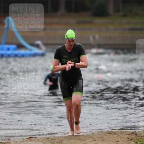 14.09.2025 - Stadtparktriathlon Michael Strokosch http://msf.ph/oto/8865716 14.09.2025 09:10:58 Schwimmen 487, 488 meine-sportfotos.de