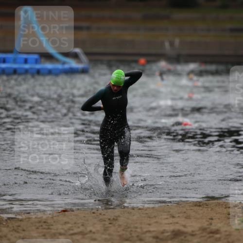 14.09.2025 - Stadtparktriathlon Michael Strokosch http://msf.ph/oto/8865735 14.09.2025 09:11:05 Schwimmen 487, 488 meine-sportfotos.de