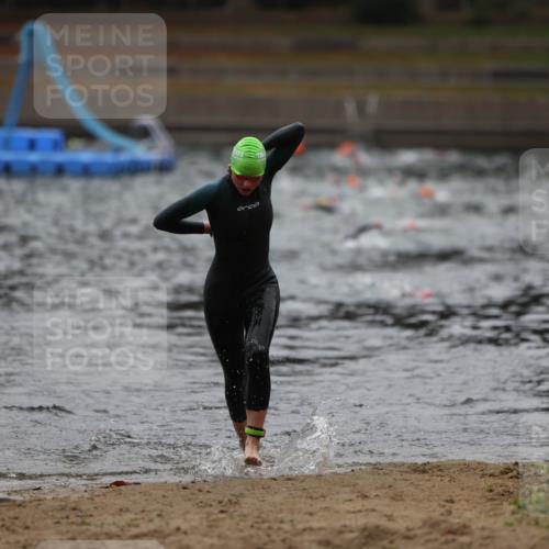 14.09.2025 - Stadtparktriathlon Michael Strokosch http://msf.ph/oto/8865737 14.09.2025 09:11:05 Schwimmen 487, 488 meine-sportfotos.de