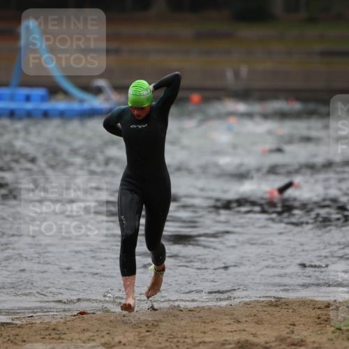 14.09.2025 - Stadtparktriathlon Michael Strokosch http://msf.ph/oto/8865738 14.09.2025 09:11:06 Schwimmen 487, 488 meine-sportfotos.de