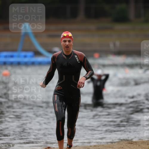 14.09.2025 - Stadtparktriathlon Michael Strokosch http://msf.ph/oto/8865765 14.09.2025 09:11:21 Schwimmen 457, 466 meine-sportfotos.de