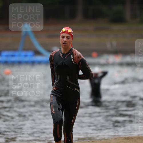 14.09.2025 - Stadtparktriathlon Michael Strokosch http://msf.ph/oto/8865768 14.09.2025 09:11:22 Schwimmen 457, 466 meine-sportfotos.de