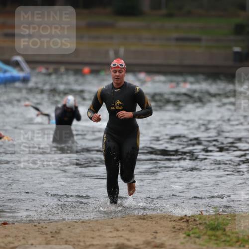14.09.2025 - Stadtparktriathlon Michael Strokosch http://msf.ph/oto/8865810 14.09.2025 09:11:37 Schwimmen 457, 478 meine-sportfotos.de