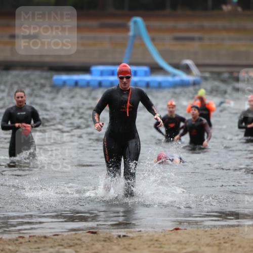 14.09.2025 - Stadtparktriathlon Michael Strokosch http://msf.ph/oto/8865910 14.09.2025 09:12:32 Schwimmen 459, 467, 483 meine-sportfotos.de