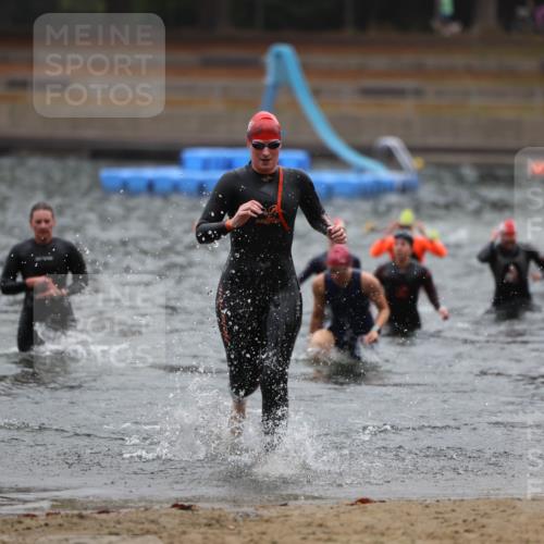 14.09.2025 - Stadtparktriathlon Michael Strokosch http://msf.ph/oto/8865912 14.09.2025 09:12:33 Schwimmen 459, 467, 483 meine-sportfotos.de