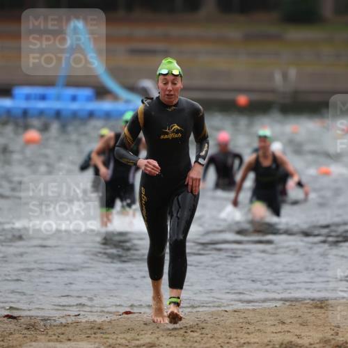 14.09.2025 - Stadtparktriathlon Michael Strokosch http://msf.ph/oto/8866058 14.09.2025 09:13:30 Schwimmen 438, 503 meine-sportfotos.de