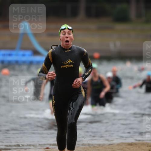 14.09.2025 - Stadtparktriathlon Michael Strokosch http://msf.ph/oto/8866064 14.09.2025 09:13:32 Schwimmen 438, 503 meine-sportfotos.de