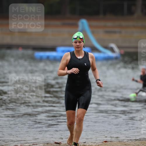 14.09.2025 - Stadtparktriathlon Michael Strokosch http://msf.ph/oto/8866112 14.09.2025 09:13:59 Schwimmen 442, 455, 485, 498 meine-sportfotos.de